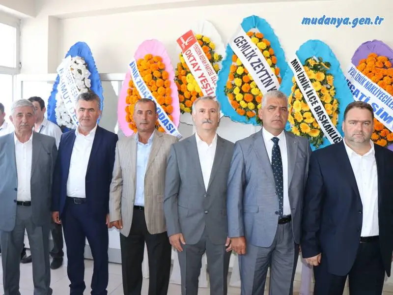İznik Zeytin Kooperatifi, dün gerçekleştirdiği olağanüstü genel kurul toplantısında, yeni yönetim kurulunu ve Marmarabirlik temsilcilerini seçti. İznik Zeytin Kooperatifi’nde ilk defa tek liste ve yoğun bir katılımla gerçekleşen kongrede, bin 214 ortak oy kullandı.