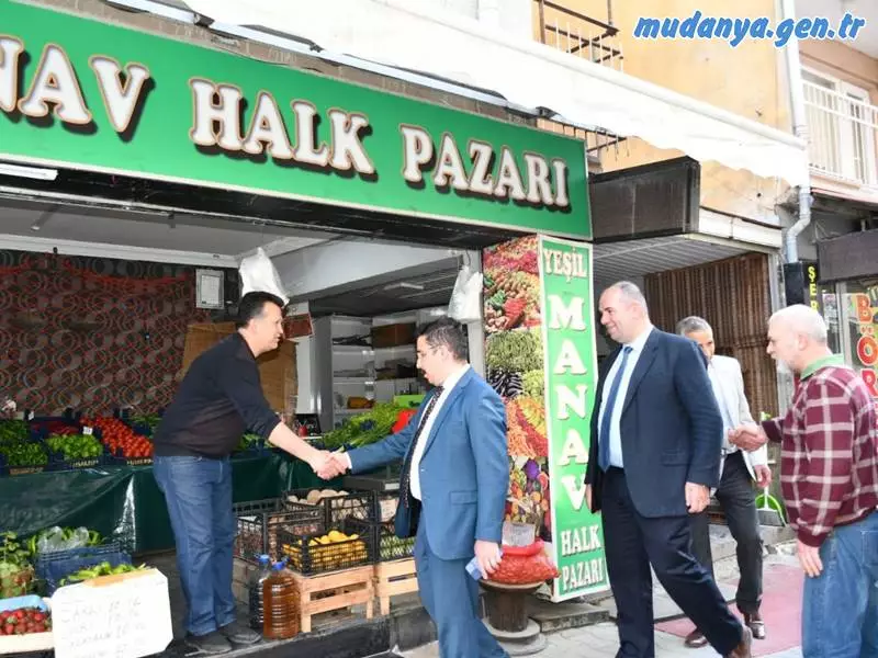Mudanya Kaymakamı Ayhan TERZİ İpar Caddesi'nde esnaf ziyaretleri yaptı. Kaymakam TERZİ'nin esnaf ziyaretine Mudanya Esnaf Ve Sanatkarlar Odası Başkanı Ertan ABDULAZİZOĞLU ile Mudanya Esnaf Kredi Ve Kefalet Kooperatifi Başkanı Tahammül İLHAN'da katıldılar.
