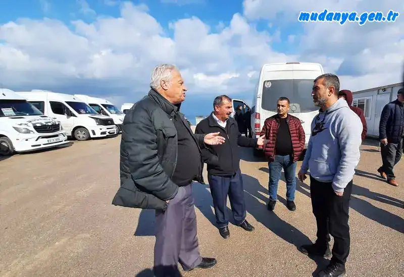 23 No'lu Mudanya Minibüscüler Kooperatifi Başkanı Mehmet Açıkgöz rekor kıran mazot fiyatları karşısında adeta kabusu yaşadıklarını belirterek mevcut koşullarda çalışmamanın sefer yapmaktan çok daha kârlı olduğunu minibüscünün cepten harcadığını ayakta duramadıklarını acilen yolcu taşıma tarifesinin güncellenmesini istediklerini söyledi. 