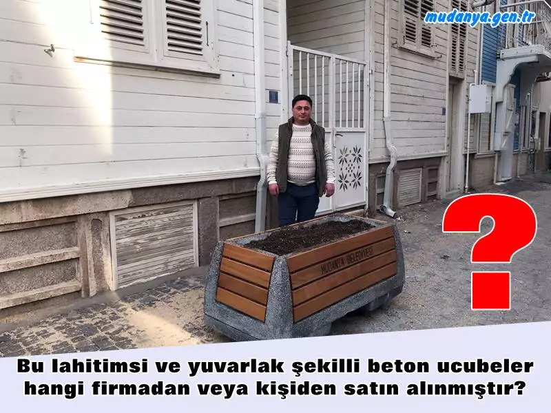 Mudanya Belediye Meclisi'nin Memleket Parti'li Üyesi Mehmet Er  Belediye Başkanı Hayri Türkyılmaz'ın Mudanya Turizminin gözbebeği olan Giritli Mahallesine konuşlandırılan beton lahit görünümlü çiçek saksılarını ilçe gündemine taşıdı. Satır aralarında dikkat çeken cümleler yer alan yazılı açıklamada 700 adet satın alınan beton lahit çiçek saksıları için Meclis Üyesi Mehmet Er "Tarihi Mudanya sokaklarının otantik görünümünü mahveden, hangi zevkin ürünü olduğu belli olmayan bu ucube betonlar, kentimizin kalbine Belediye Başkanı’nca saplanmış zevksizlik örnekleridir! Gerçi yakın zamanda bu beton saksılar sayesinde ödül aldığını açıklarsa da hiç şaşırmayız!" dedi.