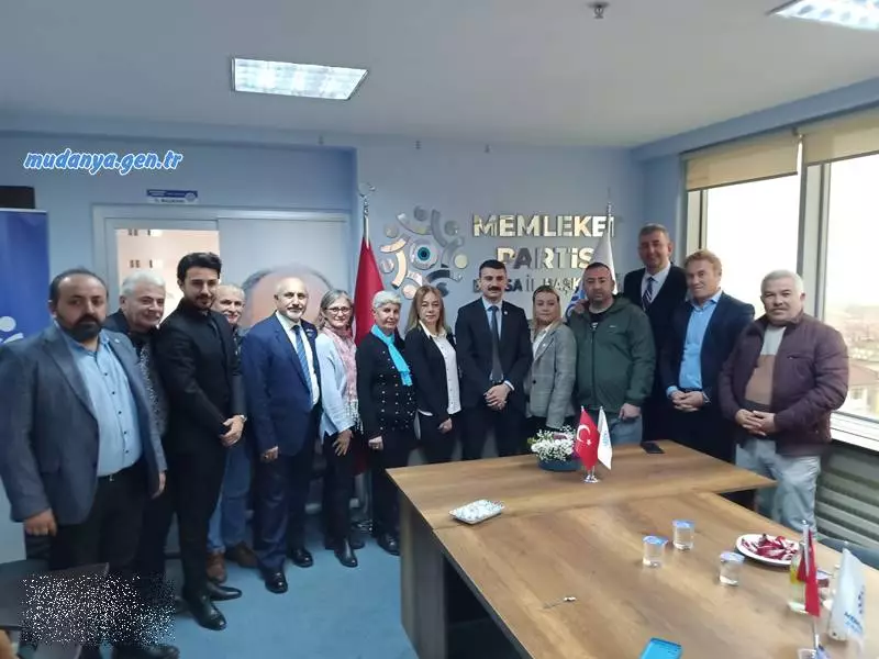 Memleket Partisi'nin yeni Bursa İl Başkanı Mesut Şahin ilk basın açıklaması yaptı. Basın açıklamasına PM Üyesi Ruşen Sever ile parti mensupları katıldı.