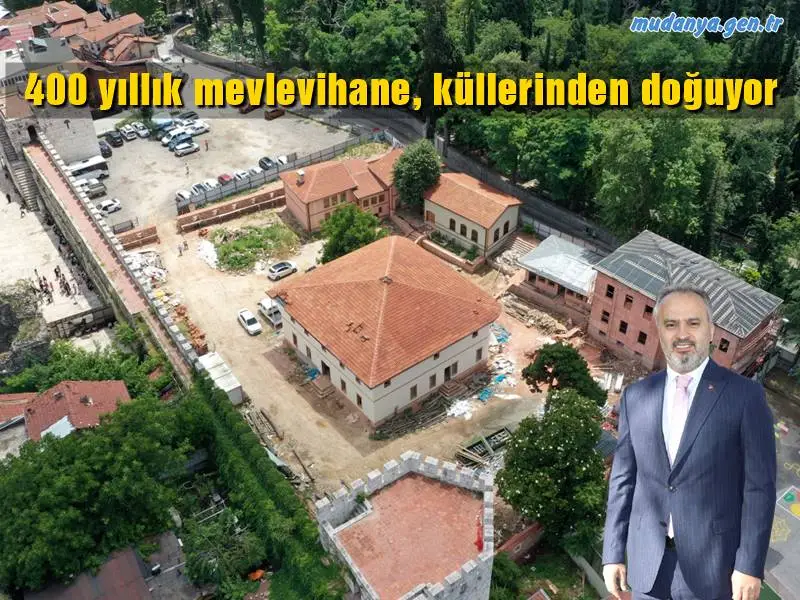 Büyükşehir Belediyesi tarafından rekonstrüksiyon çalışmaları sürdürülen 4 asırlık Bursa Mevlevihanesi’nin son yapısı olan Haremlik–Selamlık binasında kaba inşaat tamamlanırken, Semahane bölümünde ahşap montaj işçilikleri hızla devam ediyor.