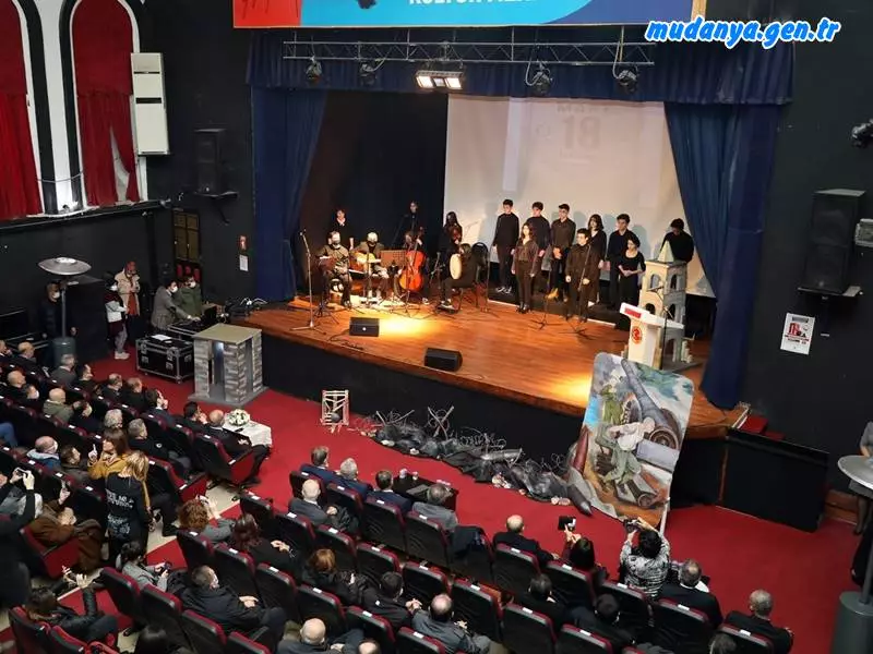 Mudanya genelinde öğrenciler arasında 18 Mart Çanakkale Zaferi ve Şehitleri Anma Günü dolayısıyla düzenlenen resim, şiir ve kompozisyon yarışmasında dereceye giren öğrencilere hediyelerini Kaymakam Ayhan TERZİ, Belediye Başkanı Hayri TÜRKYILMAZ ve Mudanya Cumhuriyet Başsavcısı  Okan KURTARAN takdim etti. Turhan Tayan Anadolu Lisesi öğrencileri ve öğretmenleri tarafından hazırlanan “Burası Çanakkale” isimli gösterinin sunulmasının ardından anma programı sona erdi.