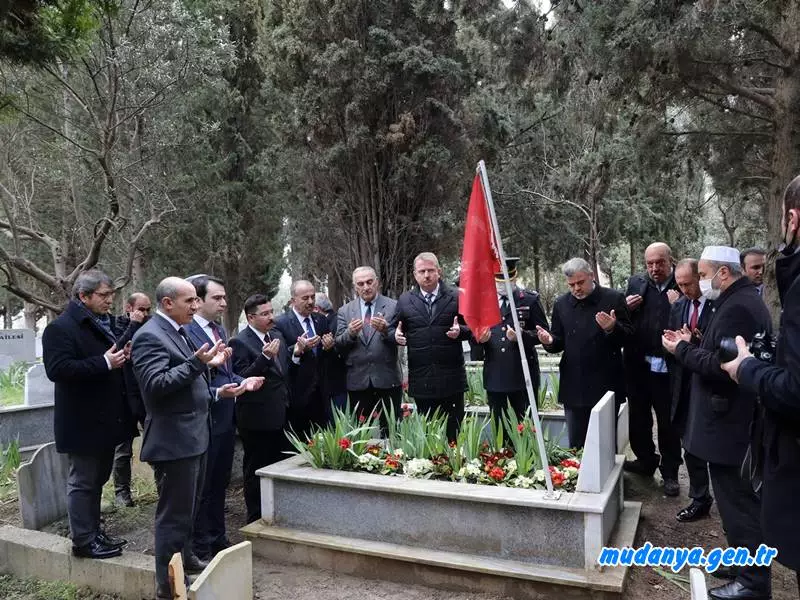 Mudanya Kaymakamı Ayhan TERZİ, Mudanya Belediye Başkanı Hayri TÜRKYILMAZ, Mudanya Cumhuriyet Başsavcısı Okan KURTARAN, Şehit ve Gazi Yakınları, Gazilerimiz, Protokol Üyeleri, Öğretmenler, Öğrenciler ve Vatandaşlar katıldı.Mudanya Şehitlikleri ziyaret edildi. Şehitlerimizin kabirleri başına karanfiller bırakıldı, dualar edildi.