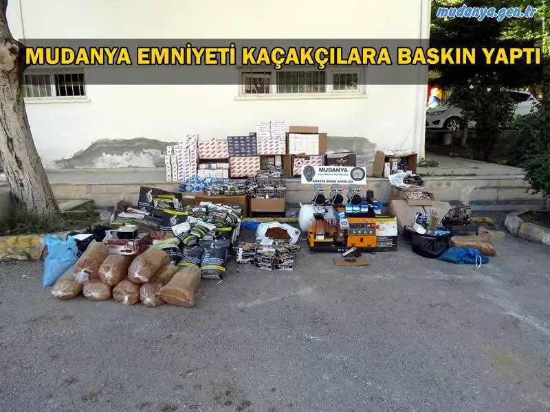 Mudanya Emniyeti Asayiş Büro ekiplerinin eş zamanlı yaptıkları baskınlar sonucu kaçak olarak satışı ve imalatı yapılan tütün ve tütün mamulü imalatında kullanılan teçhizatlar ve ruhsatsız bir adet tabanca ele geçirildi.