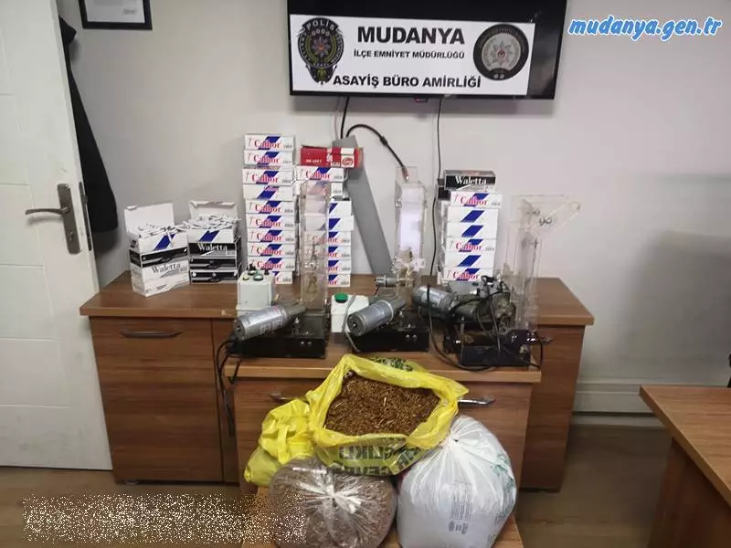 Mudanya Emniyeti Asayiş Büro ekiplerinin eş zamanlı yaptıkları baskınlar sonucu kaçak olarak satışı ve imalatı yapılan tütün ve tütün mamulü imalatında kullanılan teçhizatlar ele geçirdi.