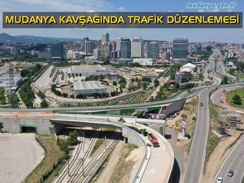 Bursa Büyükşehir Belediyesi tarafından Mudanya Kavşağı’nda yapımı devam eden yeni bağlantı kollarının imalatı kapsamında, Odunluk, Dikkaldırım ve Beşevler yönünden gelen araçların, ‘stadyumun yanından’ kavşak köprüsüne bağlantısını sağlayacak kolda kiriş montajı yapılacaktır.