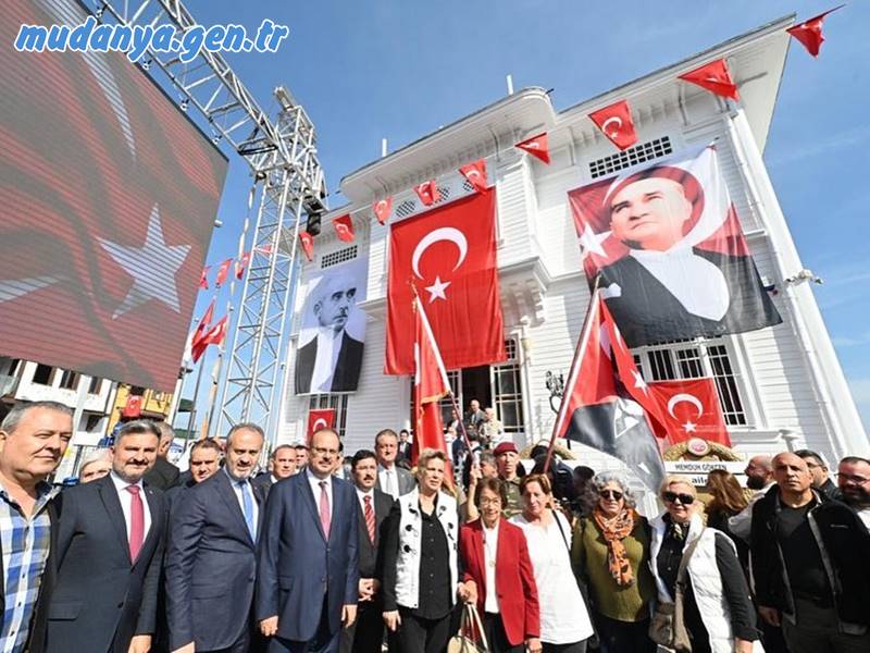 Mudanya'da 11 Ekim 1922 tarihinde imza altına alınan Türk Kurtuluş Savaşı'nın soğuk mührü niteliğindeki Mudanya Mütarekesi'nin 100. yıldönümü kutlamaları, resmi törenlerle başladı.Coşku dolu etkinliklerle devam ediyor.