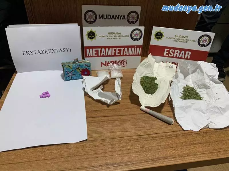 Mudanya'ya yapılan çalışmalar sonunda Uyuşturucu Madde Ticareti ve Uyuşturucu Madde Kullanmaktan 5 kişi gözaltına alındı.