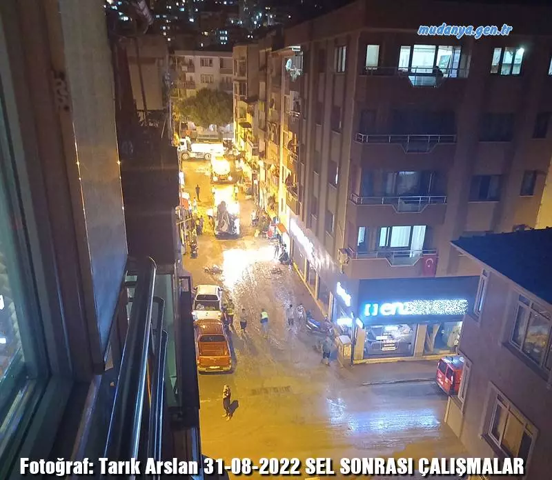 Mudanya'da şiddetli yağış sonrası oluşan sel hayatı adeta felç ederken, Bursa Valiği,  Büyükşehir Belediyesi, İHH ve AFAD ekipleri tarafından yaşamın normale döndürülmesi için ilçede adeta seferberlik başlatıldı. Bursa Valisi Yakup Canbolat, "Hasar tespit ve temizlik çalışmalarıyla ilgili sabaha kadar çalışıp sokaklardaki sel görüntüsünü ortadan kaldıracağız" dedi.