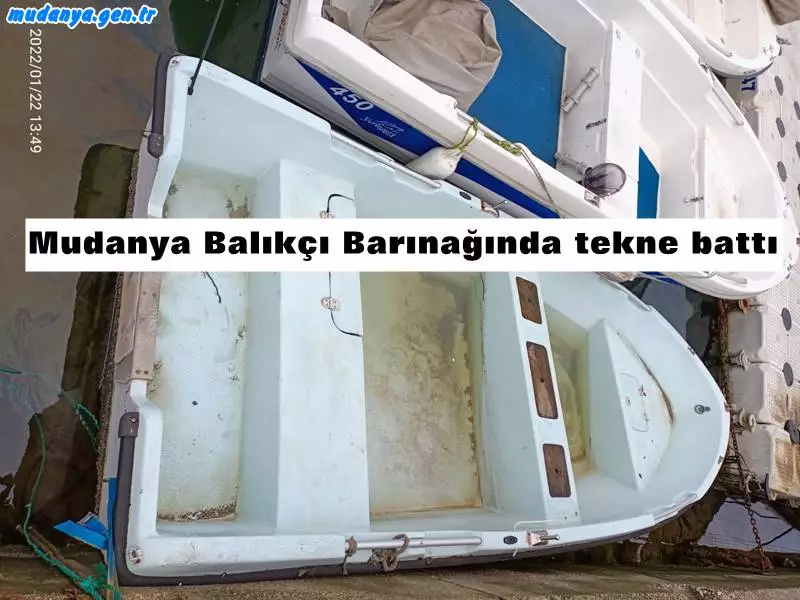 21 Ocak 2022 Cuma günü aşırı yağan yağmurdan sonra Mudanya Balıkçı barınağındaki bazı tekneler su alarak battı.