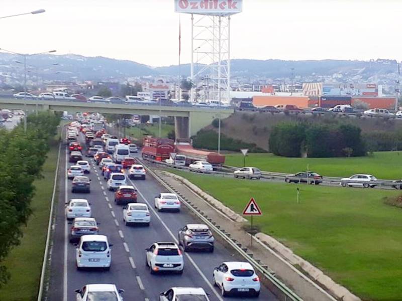 Bursaray Emek – Şehir Hastanesi hattı inşaatı kapsamındaki yol genişletme imalatları kapsamında Mudanya Bursa istikametindeki Özdilek dönüş kolu 27 Temmuz Çarşamba günü saat 10.00’dan itibaren 15 gün süre ile trafiğe kapatılacaktır. Sürücülerin Mudanya Özdilek dönüşü için Korupark Kavşağı’nı kullanmaları gerekmektedir.