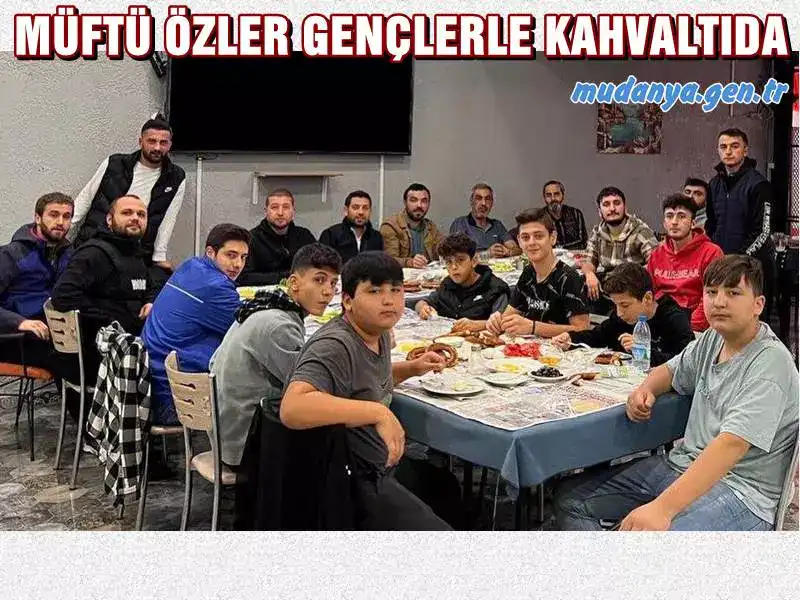 Mudanya İlçe Müftülüğü sosyal ve kültürel alandakiçalışmalarına ara vermeden devam ediyor. Bu kapsamda Mudanya İlçe Müftülüğü Gençlik Koordinatörlüğütarafından gençlere yönelik olarak bir kahvaltı programı düzenlendi.
