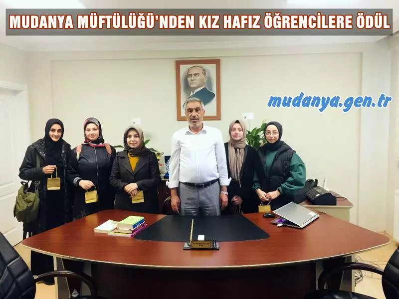 Mudanya İlçe Müftülüğü’ne bağlı Fatma Ana Kız Kur’an Kursu’nda hafızlığını tamamlayarak belge almaya hak kazanan hafızlar için ödül programı düzenlendi.