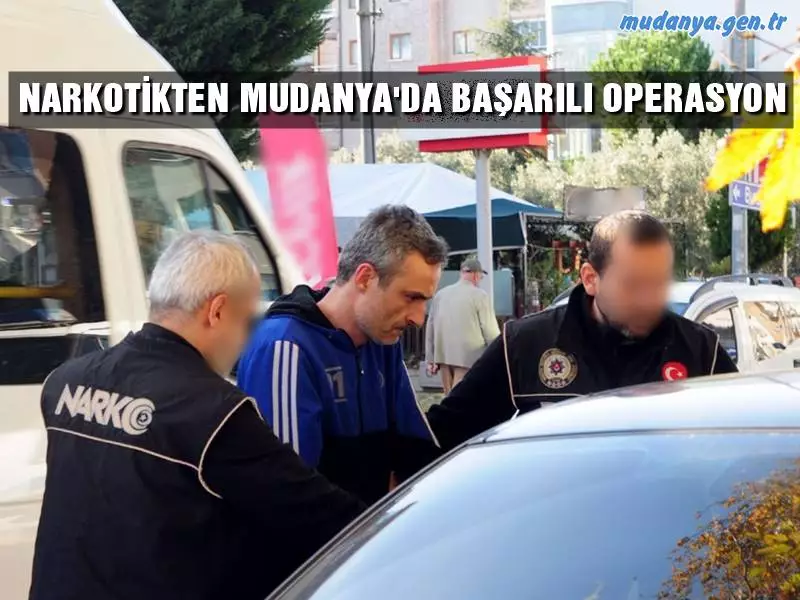 Mudanya’da Narkotik Büro İlçe Emniyet Müdürlüğü Narkotik Suçlarla Mücadele Büro Amirliği uyuşturucuyla ilgili her türlü ihbarı değerlendirilmesi sonucu, uyuşturucu ticareti yapan ve üzerinde satışa hazır halde uyuşturucu bulunduran olan bir kişiyi yakaladı.