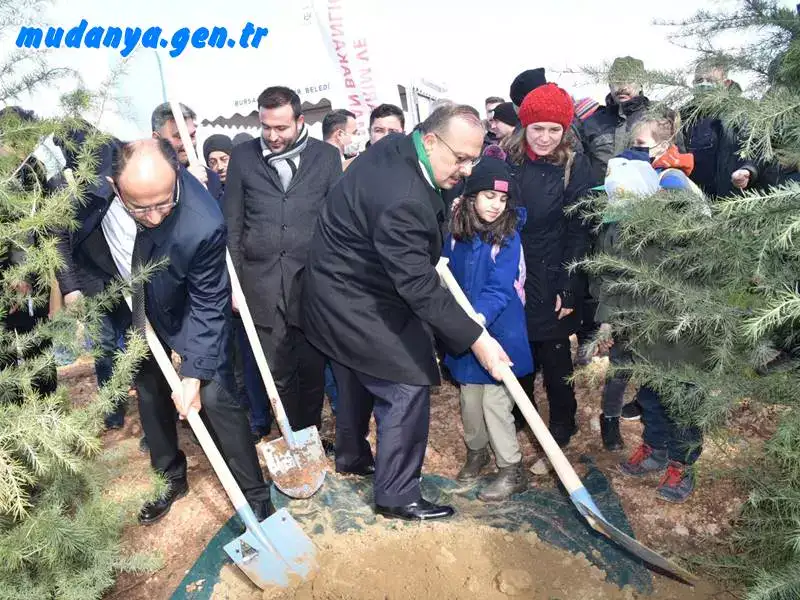 Bursa Orman Bölge Müdürlüğü, 21-26 Mart Orman Haftası dolayısıyla Mudanya'nın Göynüklü Mahallesi'nde fidan dikme etkinliği gerçekleştirdi.