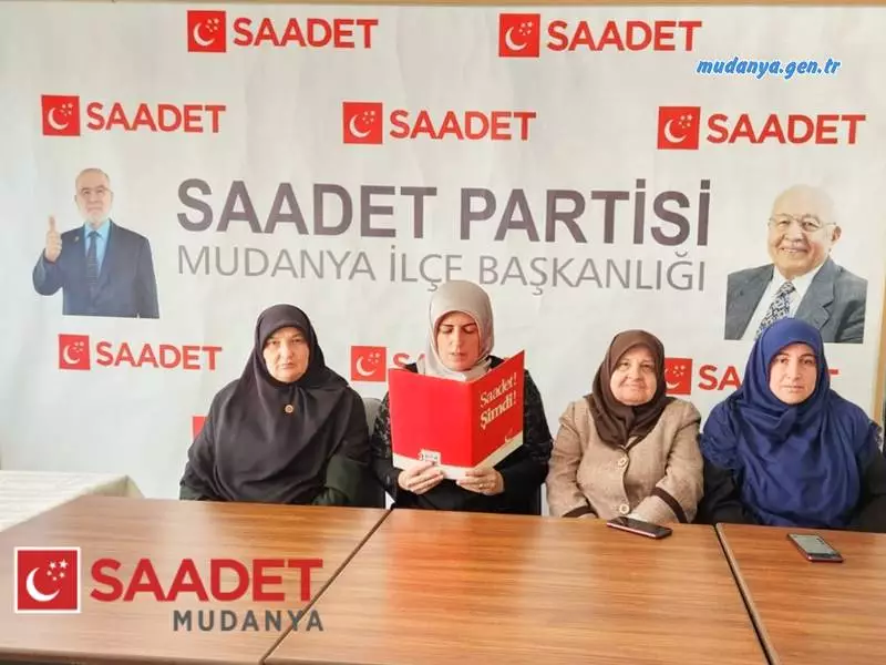 Saadet Partisi Mudanya Kadın Kolları Öğretmenler gününde basın açıklaması yaparak sorunların kuru bir kutlamayla giderilemeyeceğini anlattılar.