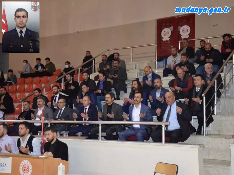 Müsabakaların hemen ardından şehitlerimizin anısına saygı duruşu ve İstiklal Marşı okundu. Mudanya Müftülüğü Şube Müdürü Sayın Ümit ÖZENAY şehitlerimiz için Kur’an Tilaveti gerçekleştirdi.