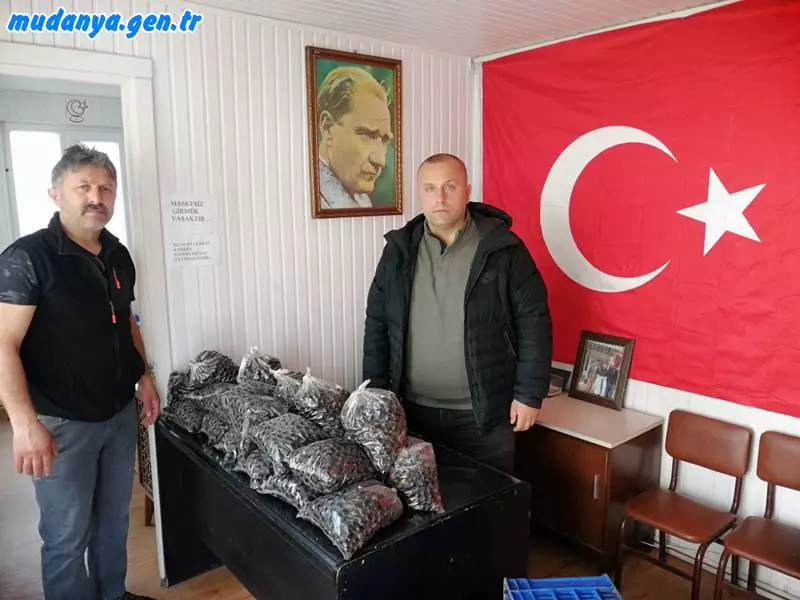 Ramazan yardımlarını azası Mustafa Gelgeç ile birlikte ihtiyaç sahiplerine dağıtan Muhtar Şeref ŞAŞ  hayırseverlerin desteklerinin pek çok aile için büyük anlamlar ifade ettiğini vurguladı.