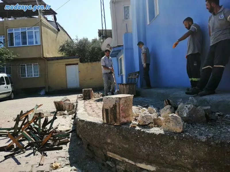 Mudanya Şükrü Çavuş Mahalle Muhtarı Şeref Şaş mahallelinin isteği üzerine Nalbantoğlu sokak'ta kapsamlı bir düzenleme çalışması başlattı. Muhtar Şaş elektrik şirketine de seslenerek görevlerini derhal yapmaları çağrısında bulundu.
