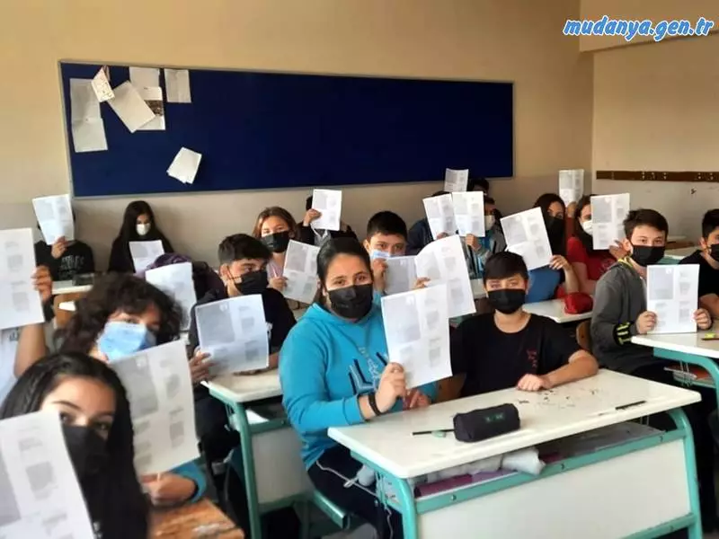 Hatice İsmail Hakkı Kayan Ortaokulu 7. Sınıf öğrencilerininMatematik Öğretmeni Menekşe BULAT rehberliğinde dönem başından itibaren yürüttükleri BEKLE BİZİ LGS eTwinning projesini hayata geçirdiler.
