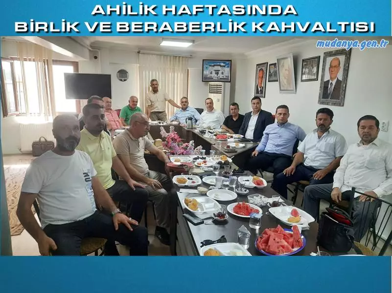 Mudanya Esnaf ve Sanatkarları Kredi ve Kefalet Kooperatifi Yönetim Kurulu Başkanı Tahammül İlhan 35. Ahilik Haftası nedeniyle Mudanya'da faaliyet gösteren oda temsilcileri ile birlikte gerçekleştirdiği kahvaltılı toplantıda, birlik ve beraberlik vurgusu yaparak Ahilik Haftası'nın ilçemizde daha etkin vurgulanması için projelerinden bahsederek Oda ve Kooperatif Başkanlarına işbirliği çağrısında bulundu.