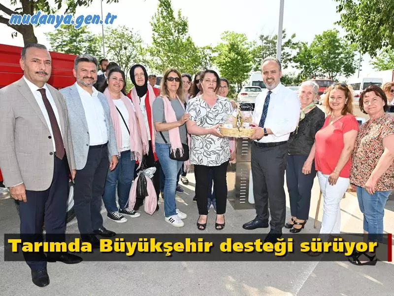 Bursa Büyükşehir Belediyesi, çiftçiye ve kooperatiflere verdiği destekler kapsamında ihtiyaç duyulan bölgelerde kullanılmak üzere katı gübre dağıtıcı römorkundan yem ezme makinesine, ceviz soyma makinesinden damlama sulama borusuna kadar yaklaşık 200 adet ekipman dağıttı.