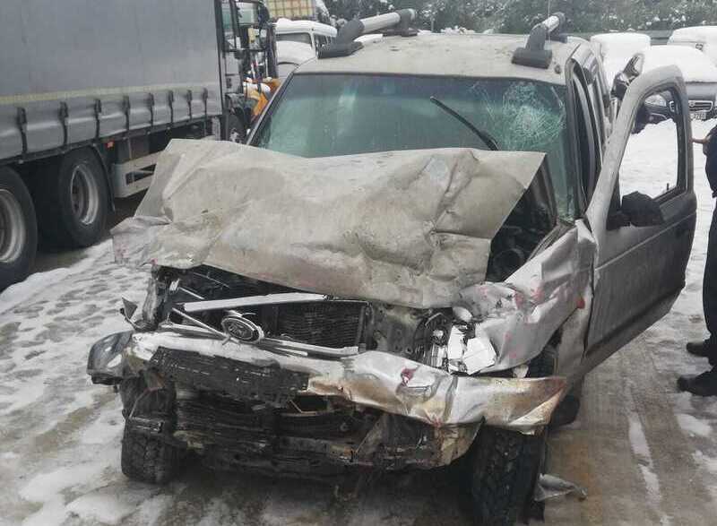 Meydana gelen kazada 16 SFB 64 plakalı punto araç ile 16 UCA 73 plakalı pikap aracın çarpışması sonrası meydana gelen trafik kazasında punto araç içersinde bulunan 3 erkek şahıs ve pikap içersinde bulunan 1 kişi yaralandı.