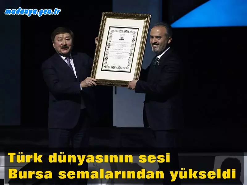 Bursa’nın 2022 Türk Dünyası Başkenti seçilmesi nedeniyle yıl boyu yapılacak etkinliklerin resmi açılış töreni, 20’ye yakın ülkeden 700 sanatçının katılımıyla adeta şölene dönüştü. 