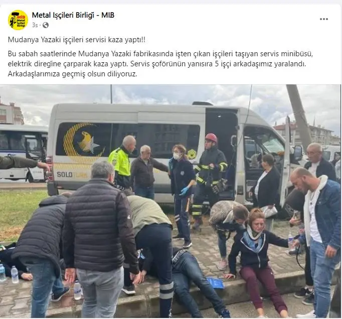 Mudanya'da mesai sonrası fabrikadan aldığı işçileri evine götüren servis minibüsü bir aracın sıkıştırmasıyla yoldan çıkıp elektrik direğine çarptı. Kazada şoför ve 5 işçi yaralanırken, olay yerinde can pazarı yaşandı.