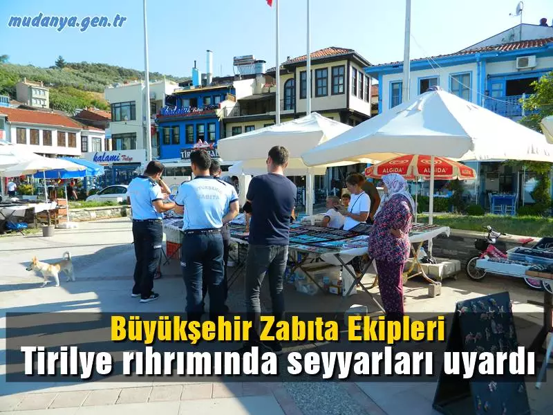 Esnaf Başkanı ABDULAZİZOĞLU'nun esnaf ziyaretleri bitmeden Tirilye rıhtımında denetleme yapmaya başlayan Bursa Büyükşehir Zabıtası seyyar esnafları nazikçe bilgilendirerek gerekli prosedürü anlattı. Zabıtalar bir sonraki denetlemede gereken hususlara uyulmaması durumunda tezgahların kaldırılacağı uyarısında bulundu.