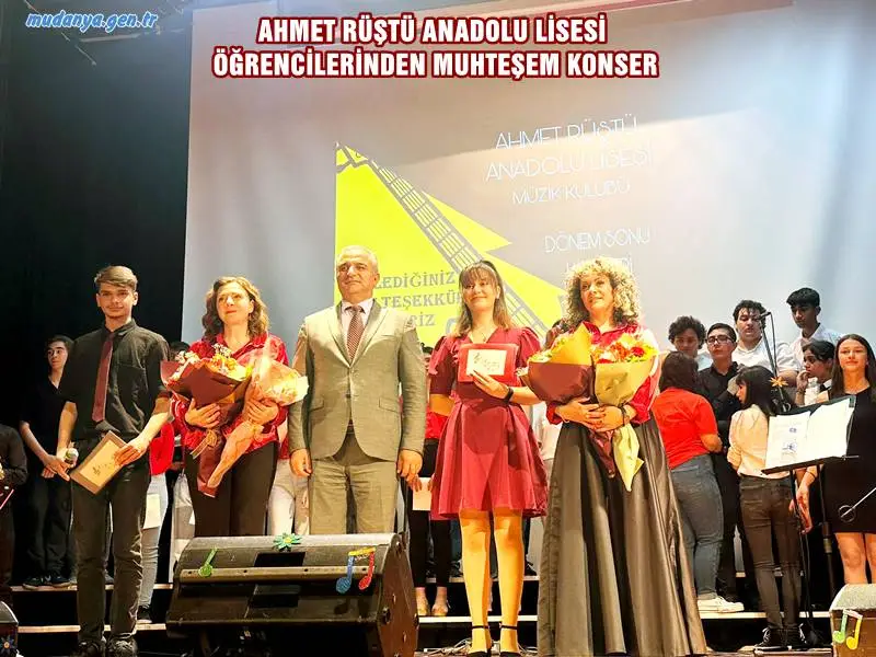 Mudanya Ahmet Rüştü Anadolu Lisesi Müzik öğretmeleri Tuğba Kakışım öncülüğünde hazırladıkları dönem sonu konserini önceki akşam Uğur Mumcu Kültür Merkezinde başarılı bir şekilde sunarak dinleyenlerden büyük beğeni aldı.