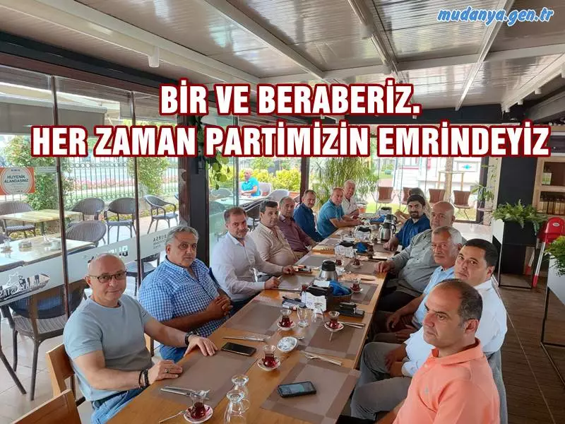 Adalet ve Kalkınma Partisi Mudanya İlçe Yönetiminde önceden görev alan Gönül Dostları Grubu eski ve yeni ilçe yöneticileriyle İstasyon Sosyal Tesislerinde geleneksel kahvaltıda biraraya geldiler.