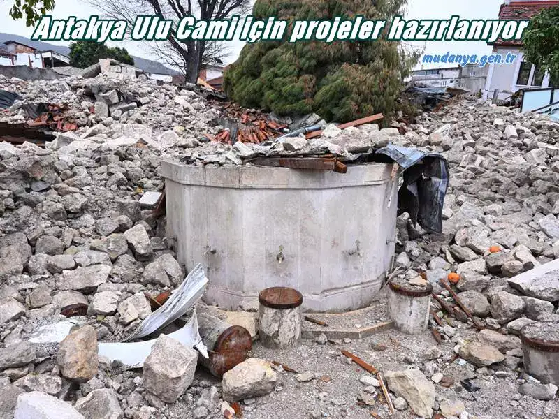 Hatay’da depremin yaralarını sarmak için yoğun çaba harcayan Bursa Büyükşehir Belediyesi, kentin sembol eserlerinden olan ve depremde tamamen yıkılan 752 yıllık Ulu Cami’nin ayağa kaldırılması için rölöve, restorasyon ve restitüsyon projelerini hazırlıyor.