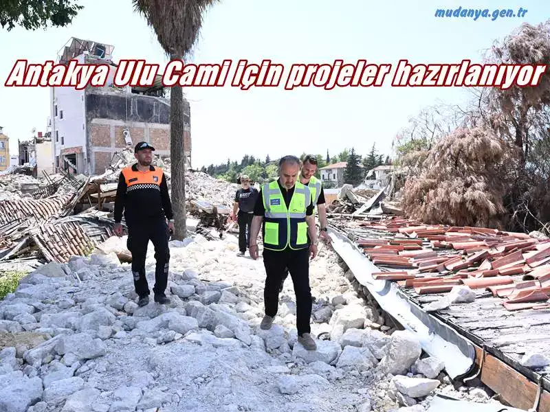 Hatay’da depremin yaralarını sarmak için yoğun çaba harcayan Bursa Büyükşehir Belediyesi, kentin sembol eserlerinden olan ve depremde tamamen yıkılan 752 yıllık Ulu Cami’nin ayağa kaldırılması için röleve, restorasyon ve restitüsyon projelerini hazırlıyor.