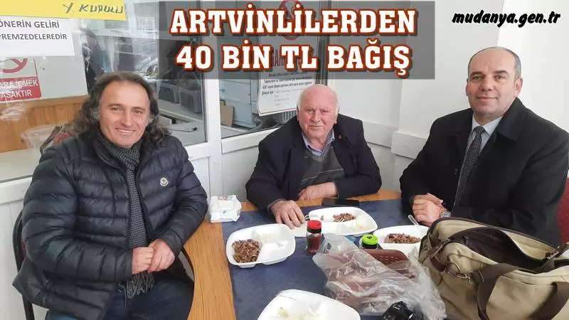 Mudanya Artvinliler Derneği'nin ALTIN DÖNER olarak nam salan meşhur Çağ Döneri bu defa depremzedeler için hazırlandı. Dernek Başkanı Avukat İbrahim Turan lezzetiyle meşhur Artvin Çağ Dönerin tüm gelirini Yönetim Kurulu kararıyla depremzedelere bağışladıklarını açıkladı.
