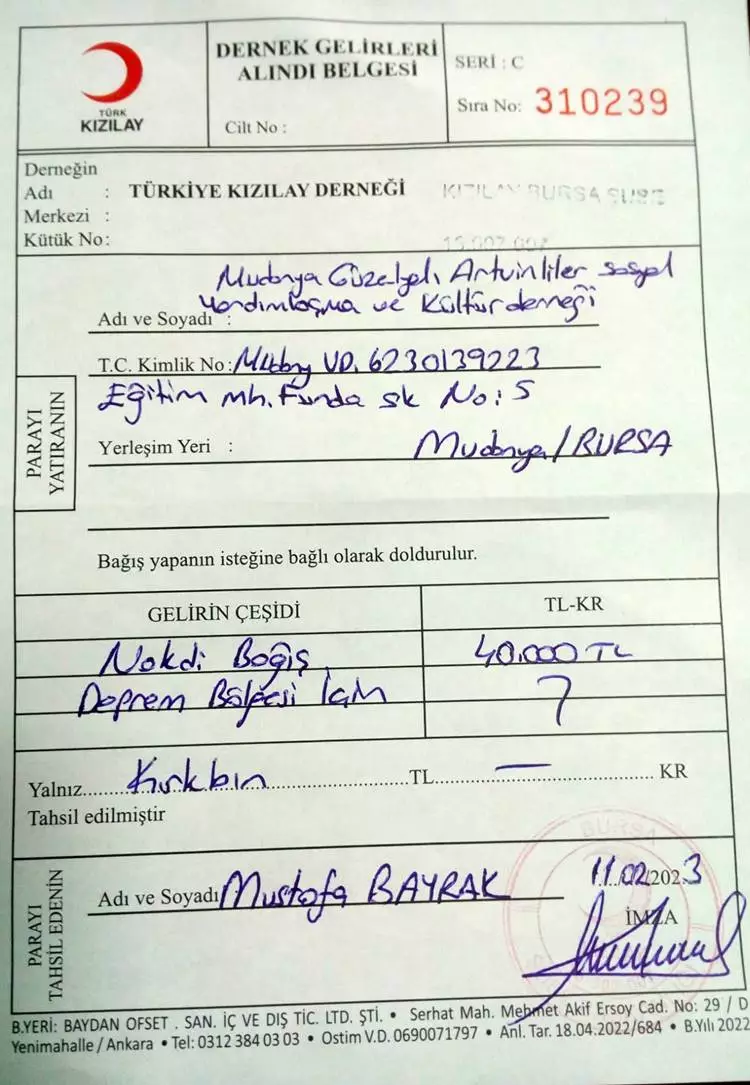 Mudanya Artvinliler Derneği'nin ALTIN DÖNER olarak nam salan meşhur Çağ Döneri bu defa depremzedeler için hazırlandı. Dernek Başkanı Avukat İbrahim Turan lezzetiyle meşhur Artvin Çağ Dönerin tüm gelirini Yönetim Kurulu kararıyla depremzedelere bağışladıklarını açıkladı.