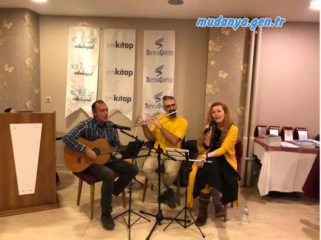 20 Ocak 2023, Cuma akşamı, Bursalı yazarlar, şairler ve edebiyatseverler 8. Kış buluşmasında bir araya geldi.  Nilüfer İlçesi, Odunluk Mahallesinde bulunan, Nuri Nihat Aslanoba Uygulama Oteli Restoran salonunda yapılan etkinliğe Bursalı ve konuk şairler, yazarlar yoğun ilgi gösterdi.