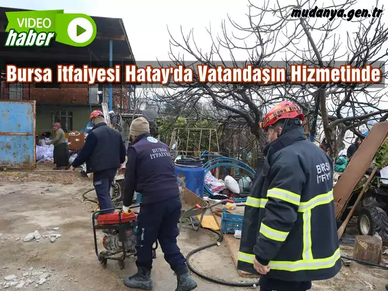 Hatay’da arama kurtarma yapan, yangınlara müdahale eden ve yardım malzemesi dağıtımlarına büyük destek veren Bursa itfaiyesi, elektrik olmadığı için ineklerini sağamayan çiftçilerin de imdadına yetişti. İtfaiyenin getirdiği jeneratörle sağımı yapan çiftçiler, Büyükşehir Belediyesi ekiplerine teşekkür etti.