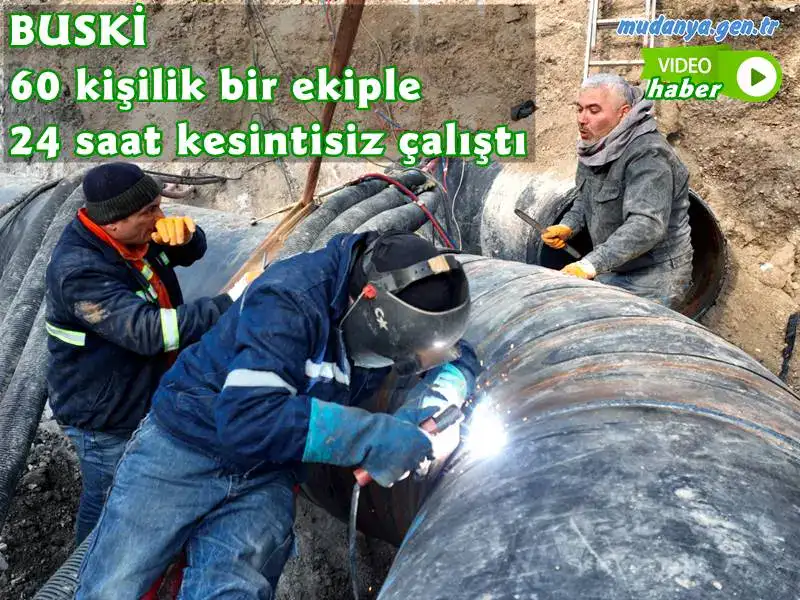 Bursa Büyükşehir Belediyesi BUSKİ Genel Müdürlüğü, Filament Kavşağı’ndaki içme suyu, kanalizasyon ve yağmur suyu hatlarının deplasesi çalışmasını, 60 kişilik bir ekiple 24 saat kesintisiz çalışarak tamamladı.