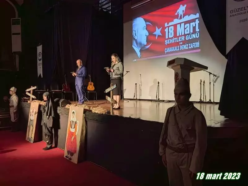 Mudanya Uğur Mumcu Kültür Merkezi’nde, Güzelyalı Anadolu Lisesi öğrencilerinin hazırlamış olduğu anma programında, şiir, resim ve hikaye dalında düzenlenen yarışmalarda dereceye giren öğrencilere ödülleri verildi. Son olarak program öğrencilerin sahnelediği tiyatro gösterisi ve müzik dinletisiyle sonlandırıldı. 
