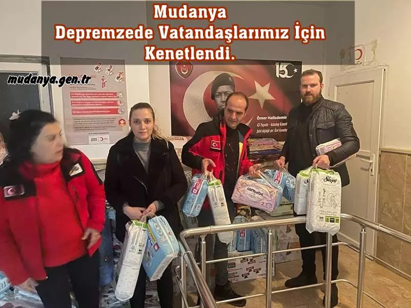 Mudanya'da yerel siyasetin bir kenara bırakıldığı tüm siyasi partilerin, yerel yönetiminin, Sivil Toplum Kuruluşlarının tek yürek olarak soğukta kış gününde büyük bir deprem afeti yaşayan vatandaşlarımız için seferber olduğu müthiş bir beraberlik örneği yaşanıyor.