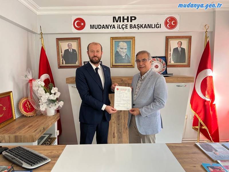 Ülkücü camianın tanınmış isimlerinden olan Mehmet Ali ADAK Milli Eğitim Bakanlığı'ndan emekli olarak Milliyetçi Hareket Partisi Mudanya İlçe Başkanlığında partiye üye oldu.