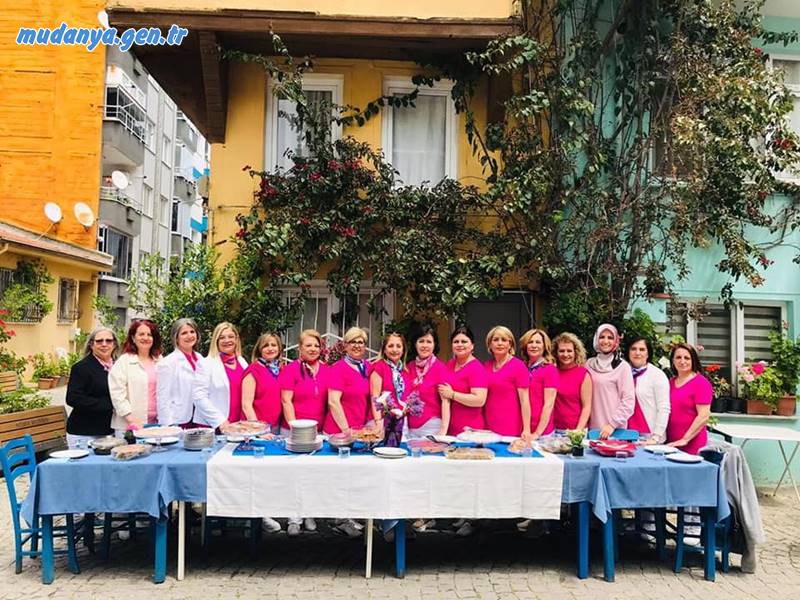 Mudanya Giritliler ve Yanyalılar Kültür ve Dayanışma Derneği (GİRİTYA), Mübadelenin 100. yıl etkinlikleri kapsamında dernek binasının önünde Girit kültürünü Tanıtma Şenliği düzenlediler.