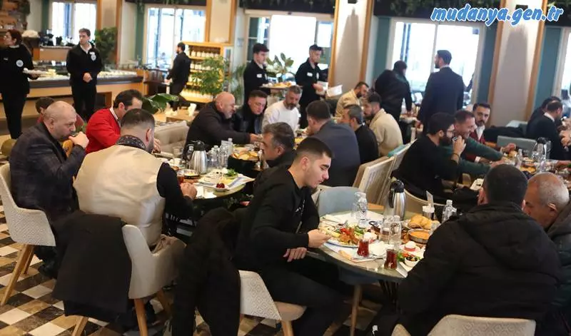 AK Parti Mudanya Belediye Başkan Aday Adayı olan Gökhan Dinçer, Mudanyalı emlakçılarla biraraya geldi.