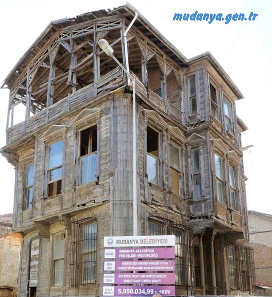 Mudanya Belediyesi tarafından kamulaştırılan Girit sokağındaki tarihi konağın “Gürol Sözen 1919- 1923 Destan ve Onlar Cumhuriyet Müzesi” olarak yaşatılması için hazırlanan restorasyon projesi kapsamında gerçekleşen çalışmalar sırasında yaşanan talihsiz kazada Mimar Cemile Öztürk yaralanarak hastaneye kaldırıldı.