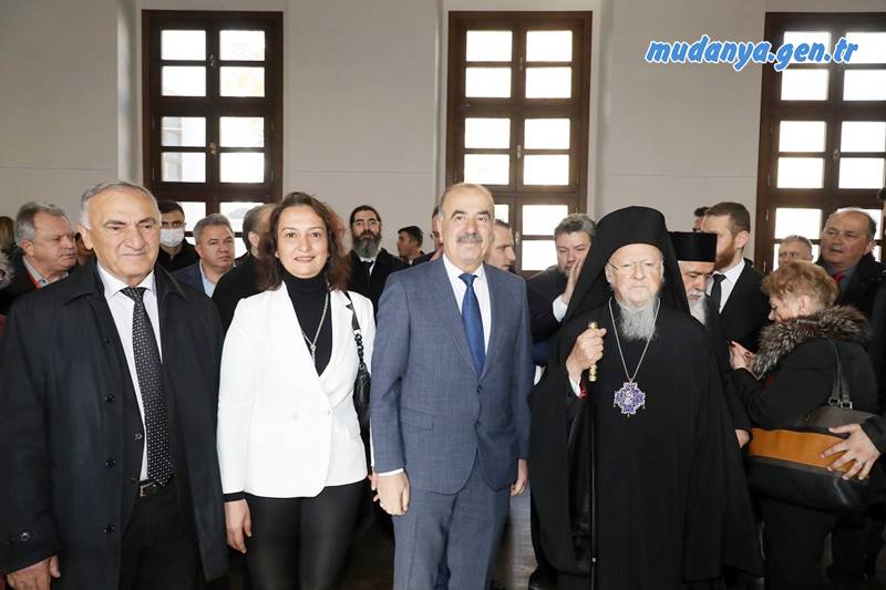 Kuzey Yunanistan Orta Makedonya geniş bölgesinden 38 belediye başkanı ile Ortodoks Patrikhanesi Ekümenik Patriği ve İstanbul Başpiskoposu Bartholomeos, Bursa'nın Mudanya Tirilye Mahallesi'nde toplandı. Buluşmada Türkiye-Yunanistan Nüfus Mübadelesi'nin 100. yılı dolayısıyla Taş Mektep bahçesine iki adet zeytin fidanı dikildi.