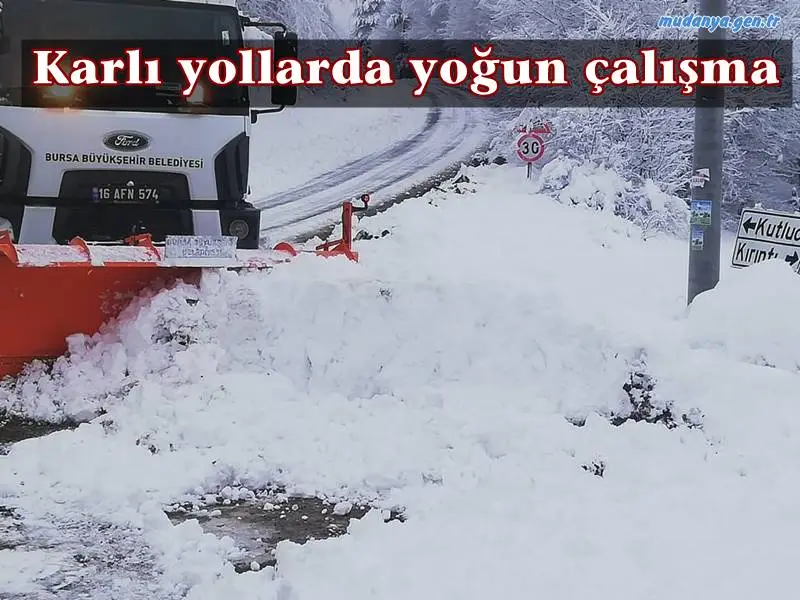 Bursa Büyükşehir Belediyesi Ulaşım Daire Başkanlığı Ekipleri, 17 ilçedeki karla mücadele çalışmaları kapsamında son 24 saat içinde kardan kapanan 138 mahalle yolunu trafiğe açarken, kar yağışının devam ettiği bölgelerde ekiplerin çalışması devam ediyor.