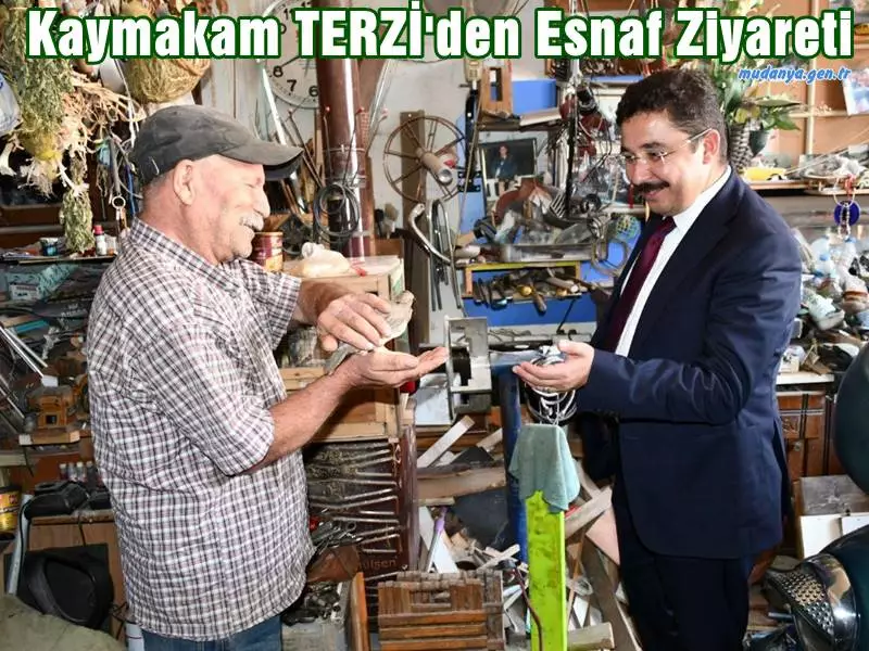 Mudanya Kaymakamı Ayhan TERZİ esnaf ziyareti yaptı. Mudanya Küçük Sanayi Sitesi esnaflarını ziyaret eden TERZİ'ye Mudanya Esnaf ve Sanatkârlar Odası Başkanı Ertan ABDULAZİZOĞLU, Kredi ve Kefalet Kooperatifi Başkanı Tahammül İLHAN, Mudanya Emniyet Müdürü Atakan ATEŞLİ, İlçe Jandarma Komutanlığına Vekalet Eden Üsteğmen Alper ÖZ katıldı.