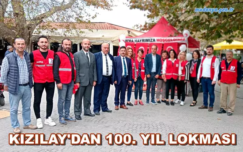 Mudanya Kızılay Şubesi Mustafa Bayrak başkanlığında öğle namazı sonrası Tekke-i Cedid (Hal) Camii önünde Cumhuriyetin 100. yılında şehitler için Mevlid okutup vatandaşlara lokma dağıttı.